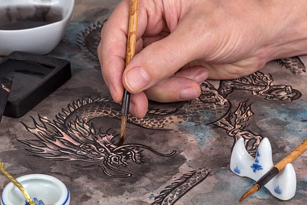 istock Artist painting a Chinese dragon 514160612
