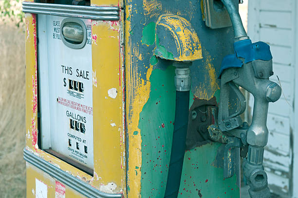 istock Old disused fuel pump in rural central Oregon 514175315