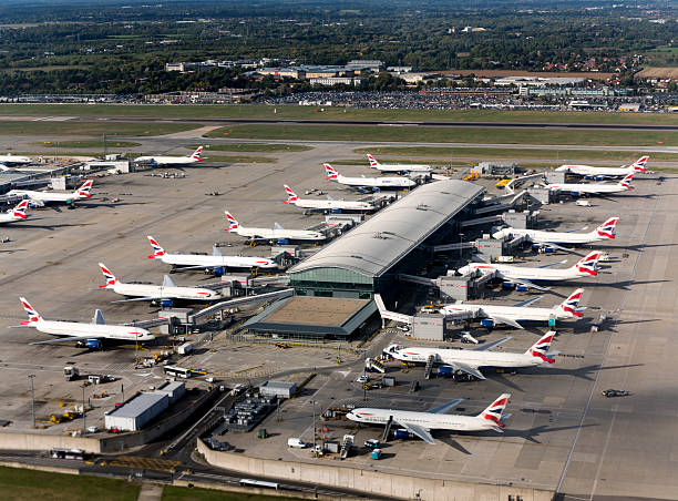 luftbild von british airways flugzeuge - heathrow airport stock-fotos und bilder