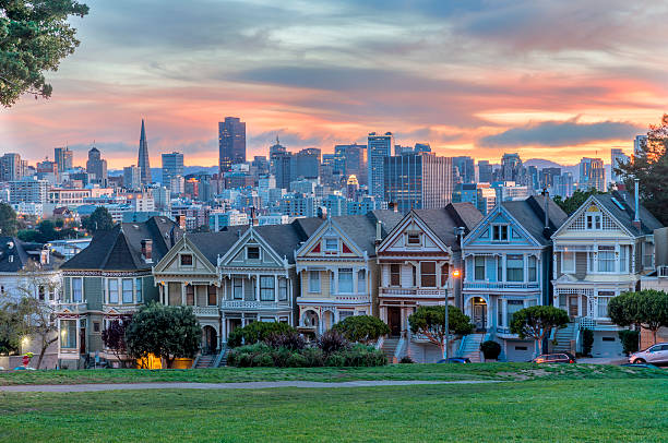 istock Alamo square and Painted Ladies with San Francisco skyline 514221064