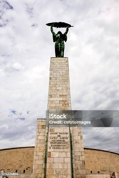 Monumento Da Liberdade No Topo Da Colina Gellért Em Budapeste Hungria - Fotografias de stock e mais imagens de Admirar a Vista