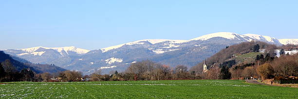 snowy mountains des vosges - stosswihr photos et images de collection