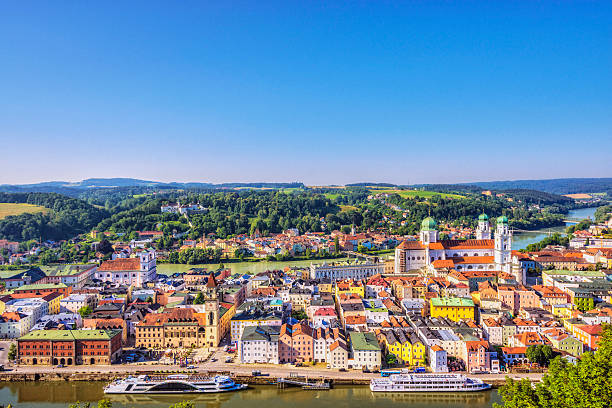 vista elevada em passau - inn river imagens e fotografias de stock