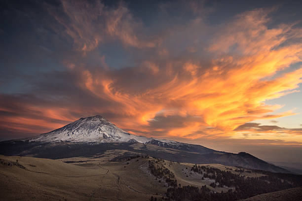 Between Ice and Fire Sunset over the Popocatepetl volcano seen from the Iztaccihuatl volcano. popocatepetl volcano photos stock pictures, royalty-free photos & images
