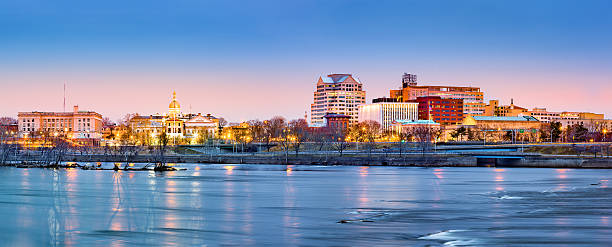 trenton skyline panorama in der abenddämmerung - riverbank stock-fotos und bilder