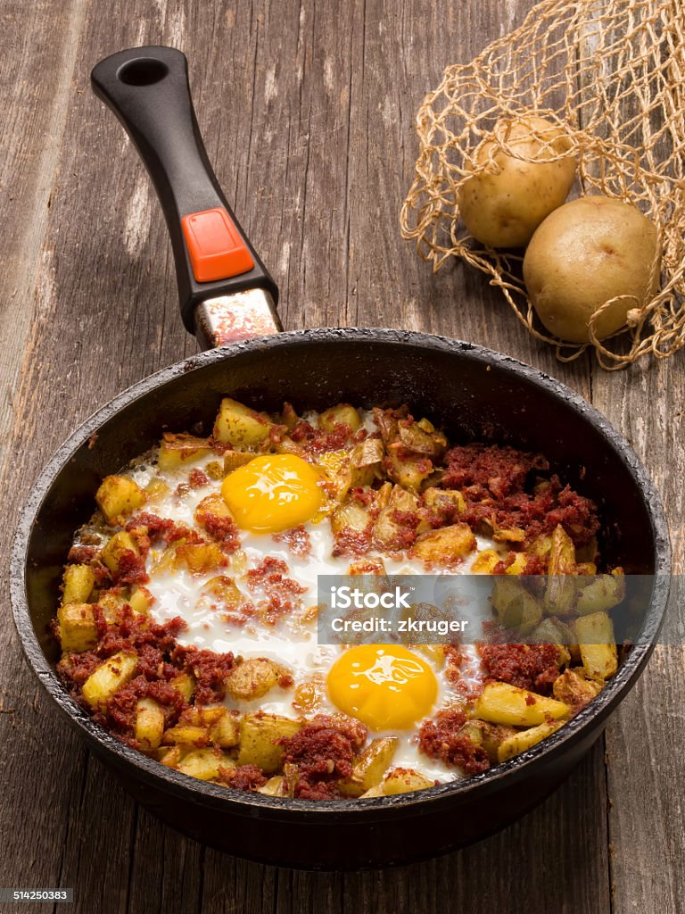 rustic minced corned beef potato hash close up of rustic minced corned beef  potato hash Beef Stock Photo