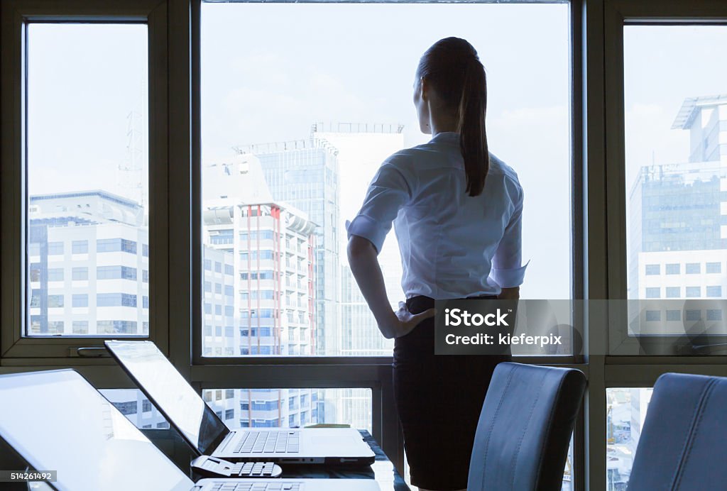 Mujer de negocios en la oficina - Foto de stock de Ejecutiva libre de derechos