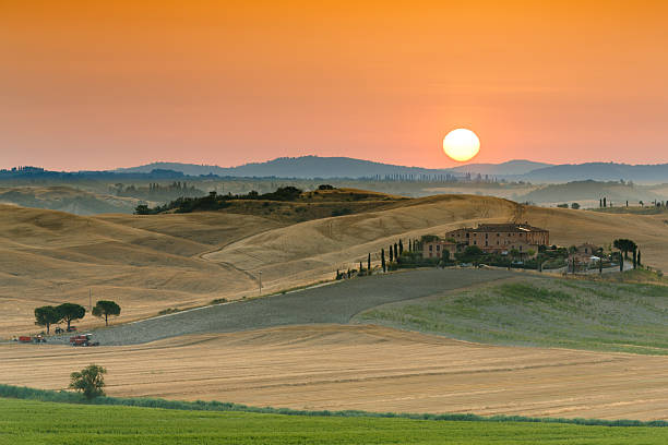 istock Sunrise in Tuscany 514268081