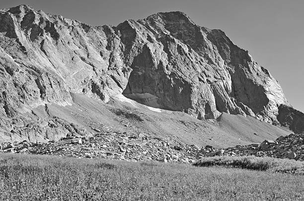 colorado 14er, capitol peak no elk alcance, montanhas rochosas - capitol - fotografias e filmes do acervo