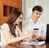 paar-einkaufen-online-mit-laptop-und-kreditkarte.jpg?b=1&s=170x170&k=20&c=6W774IbaNBu-68WAkRTb-6h2C1HlinrwkkOhMz4rbnw=