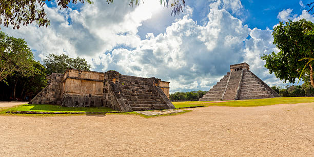 Mexico,  Chichen Itza - Kukulcán pyramid with Venus Platform Mexico - Kukulcán pyramid with Venus Platform - Maya Pyriamid El Castillo in Chichen Itza kukulkan pyramid photos stock pictures, royalty-free photos & images