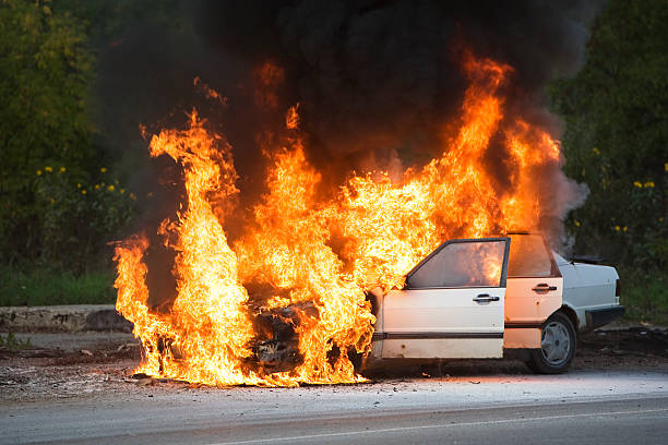 bruciare noleggio auto - car fire accident land vehicle foto e immagini stock