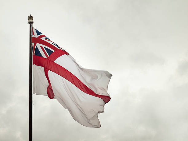 drapeau britannique - english flag st george flag flying photos et images de collection