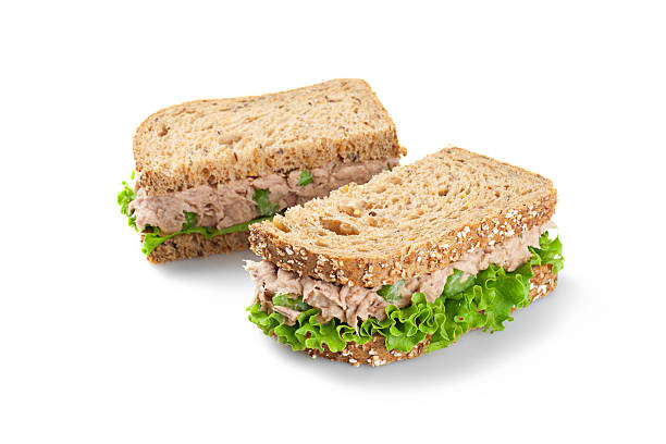 sanduíche de salada de atum - tuna salad sandwich - fotografias e filmes do acervo