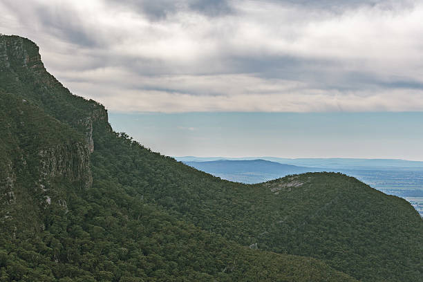 istock Green hills and steep cliffs at Grampians National Park 514343407