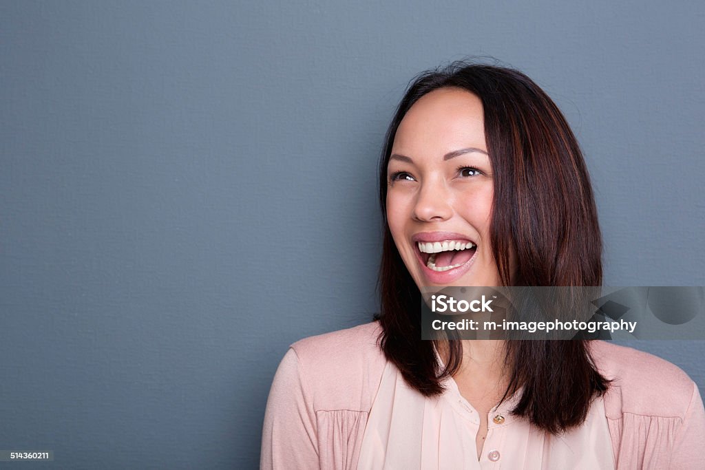 Zuversichtlich Junge Frau lächelnd - Lizenzfrei Lachen Stock-Foto