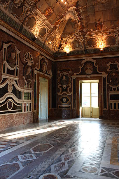 istock room frescoes 514360969