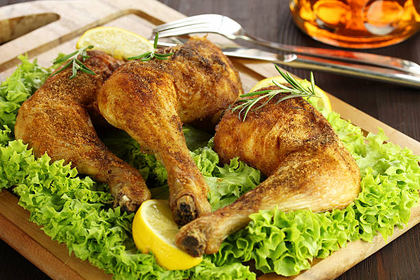 crispy bunny thighs crispy handshanks hänchenfleisch stock pictures, royalty-free photos & images