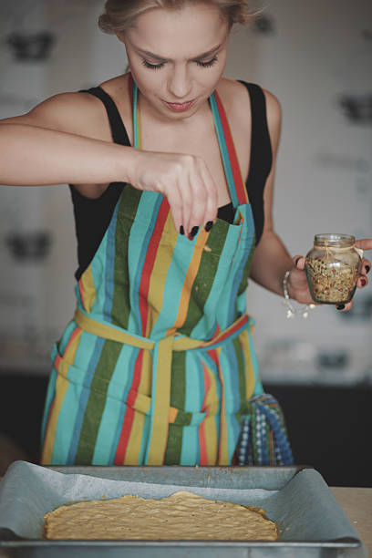 istock Woman cooking pizza at kitchen 514389508
