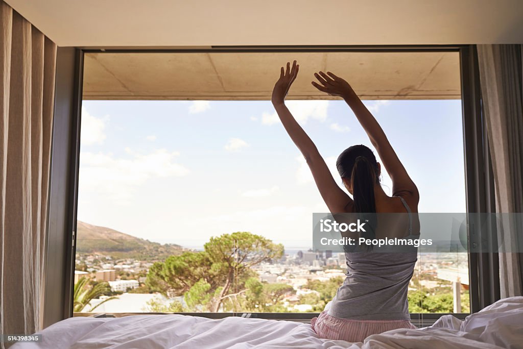 Der Morgen-Stretching - Lizenzfrei Bett Stock-Foto