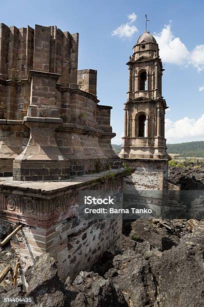 Iglesia De San Juan En Paricutin Parangaricutiro Foto de stock y más banco  de imágenes de Estado de Michoacán - Estado de Michoacán, Aire libre,  Catástrofe natural - iStock