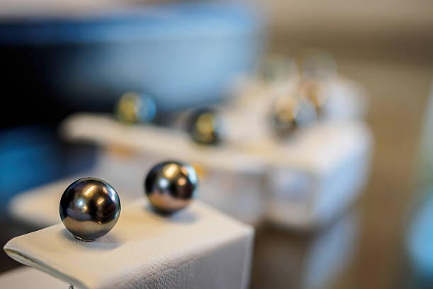 istock Tahitian black pearl earrings 514410590