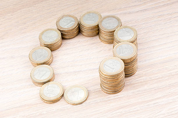 istock Circle of coins increasing in size 514411034