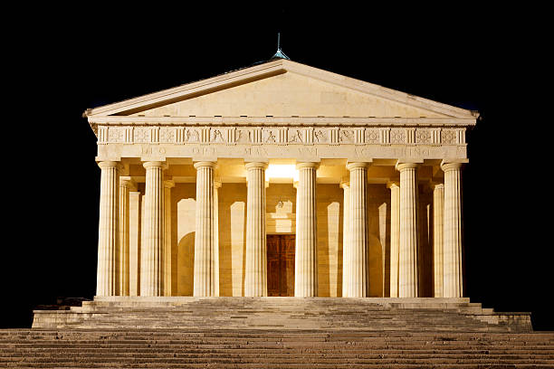 tempio di canova vista notturna. colonne romane - architecture italian culture pantheon rome church foto e immagini stock