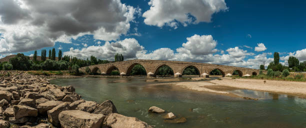 istock Sahruh bridge, Kayseri, Turkey 514456863