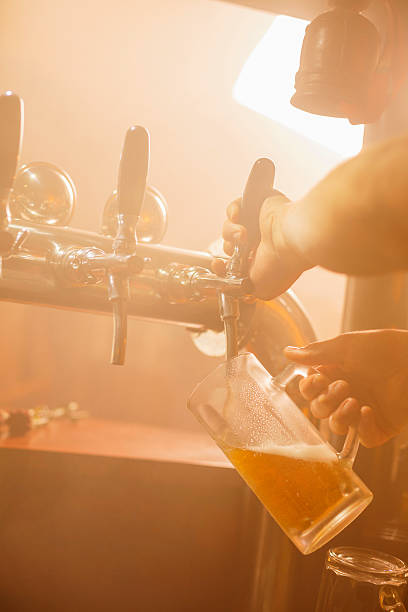 istock Pub Pouring a glass of  beer 514466162