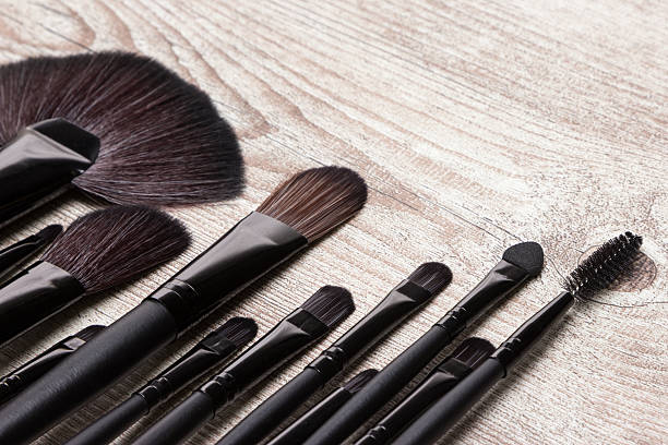 Maquillaje Profesional De Herramientas De Artista En Shabby Superficie De Madera Foto de stock y más banco de imágenes de Abanico - iStock Maquillaje Profesional De Herramientas De Artista En Shabby Superficie De Madera Foto de stock y más banco de imágenes de Abanico - iStock