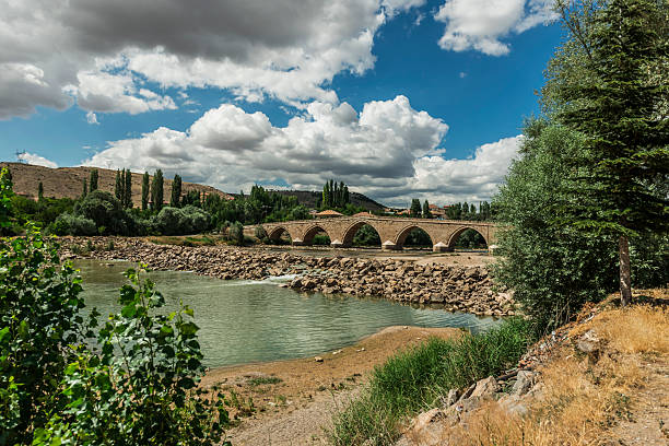 sahruh bridge, kayseri, türkei - sivas stock-fotos und bilder