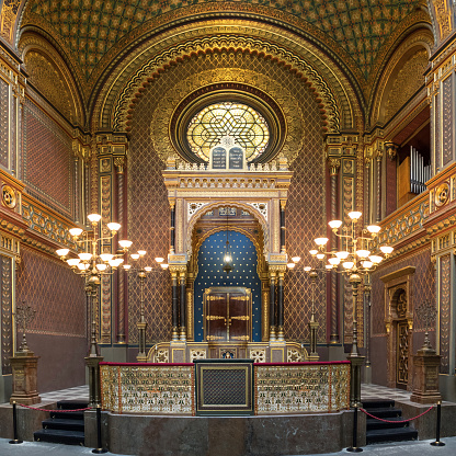 a shot of the Spanish Synagogue in Prague