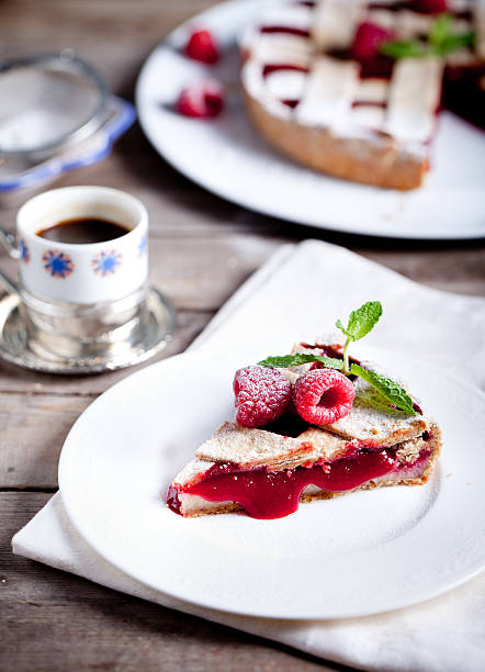 Linzer tart torte with fresh raspberry Linzer tart torte with raspberry filling and fresh raspberry crostata photos stock pictures, royalty-free photos & images