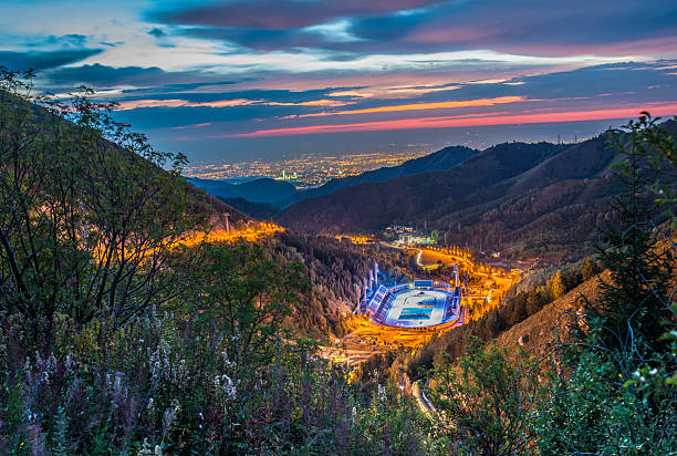 la medeu sobre hielo en almaty - almaty fotografías e imágenes de stock