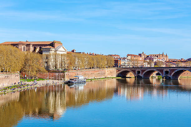 istock Stone Bridge across Garonne, Toulouse 514564046