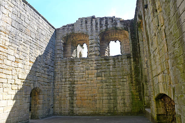 schloss warkworth, england - warkworth castle stock-fotos und bilder