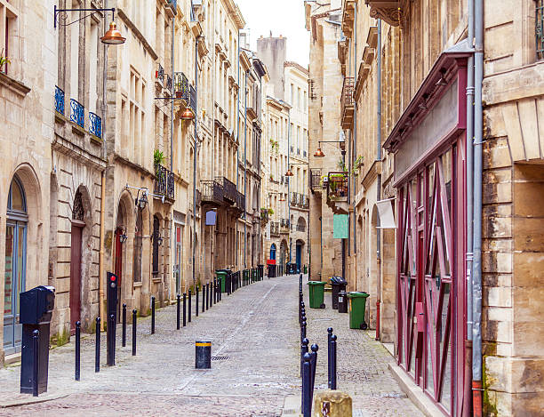 istock Pedestrian Street in Old City, Bordeaux 514565018