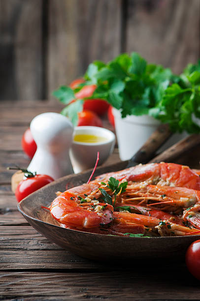 istock Cooked prawns with oil and parsley 514580298