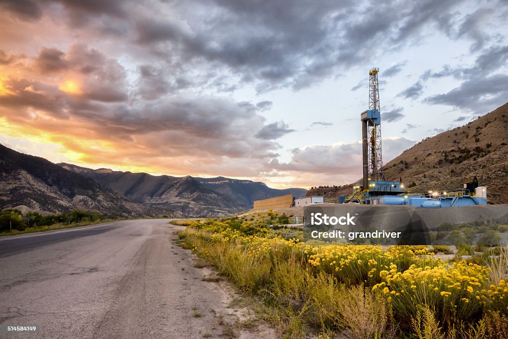 Förderbohrinsel bei Sonnenaufgang - Lizenzfrei North Dakota Stock-Foto