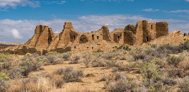 Pretty Village Pueblo Bonito indian ruins at the Chaco Culture National Historical Park in New Mexico chaco culture national historic park stock pictures, royalty-free photos & images