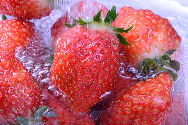 Washing Strawberrys