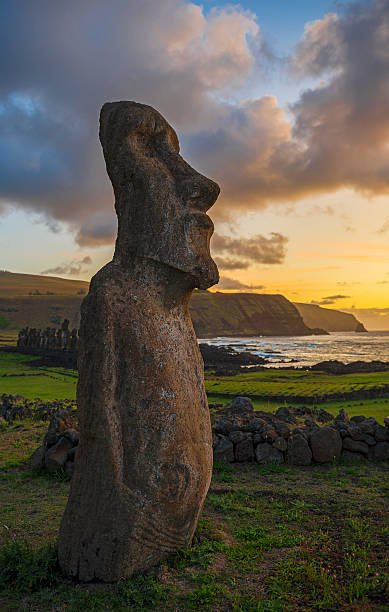 île de pâques - moai statue photos et images de collection