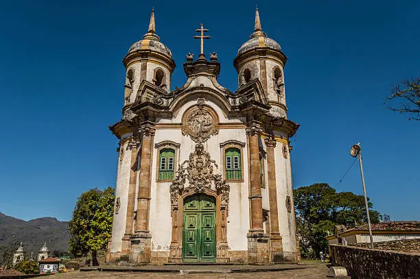 The Church was erected by the Third Order of St. Francis of Assisi. Around 1765 began the preparation of the land, and in 1766 the works were closed by the master mason Domingos Moreira de Oliveira, following a project of Aleijadinho, the high altar was erected between 1790 and 1794. It was classified in 2009 as one of the Seven Wonders of Portuguese Origin in the World, and integrating the Historical City of Ouro Preto is part of the World Heritage Site. Church, Ouro Preto, Minas Gerais, Baroque, Art, History, Brazil.