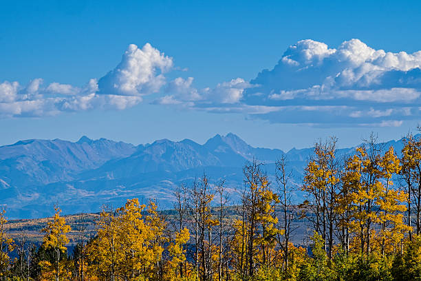 cores do outono e da pitoresca paisagem de montanha elk - capitol - fotografias e filmes do acervo
