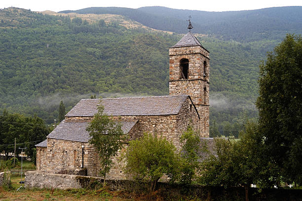 istock iglesia de Sant Ferliu, Barruera, Vall de Bai, LLeida 514678751