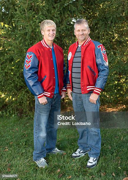 Vater So Der Sohn Stockfoto und mehr Bilder von Varsity-Jacke - Varsity-Jacke, Männer, Wiederholung