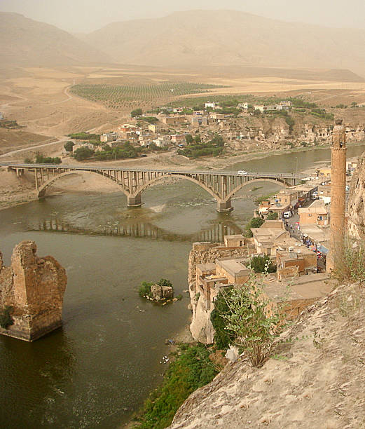 hasankeyf, batman ville - hasankeyf photos et images de collection