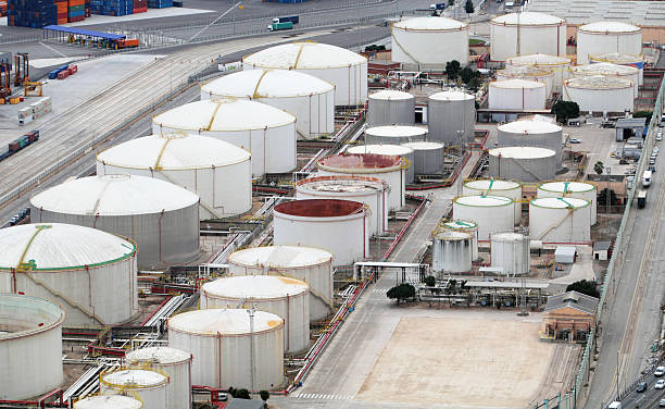 istock Oil and gad storage tank in refinery 514711382
