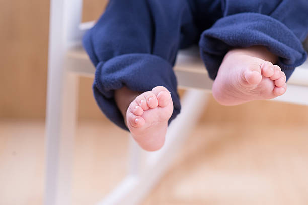 Pés de Bebê recém-nascido pequeno - fotografia de stock